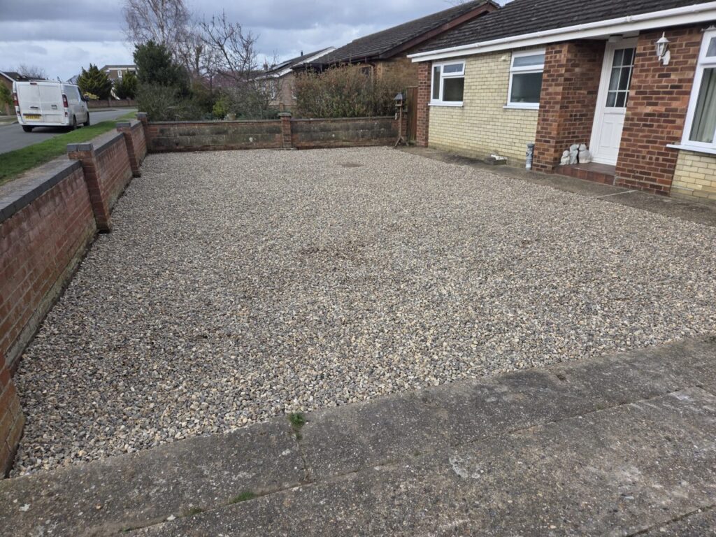 Driveway that has been fully surfaced with high grade 20mm gravel